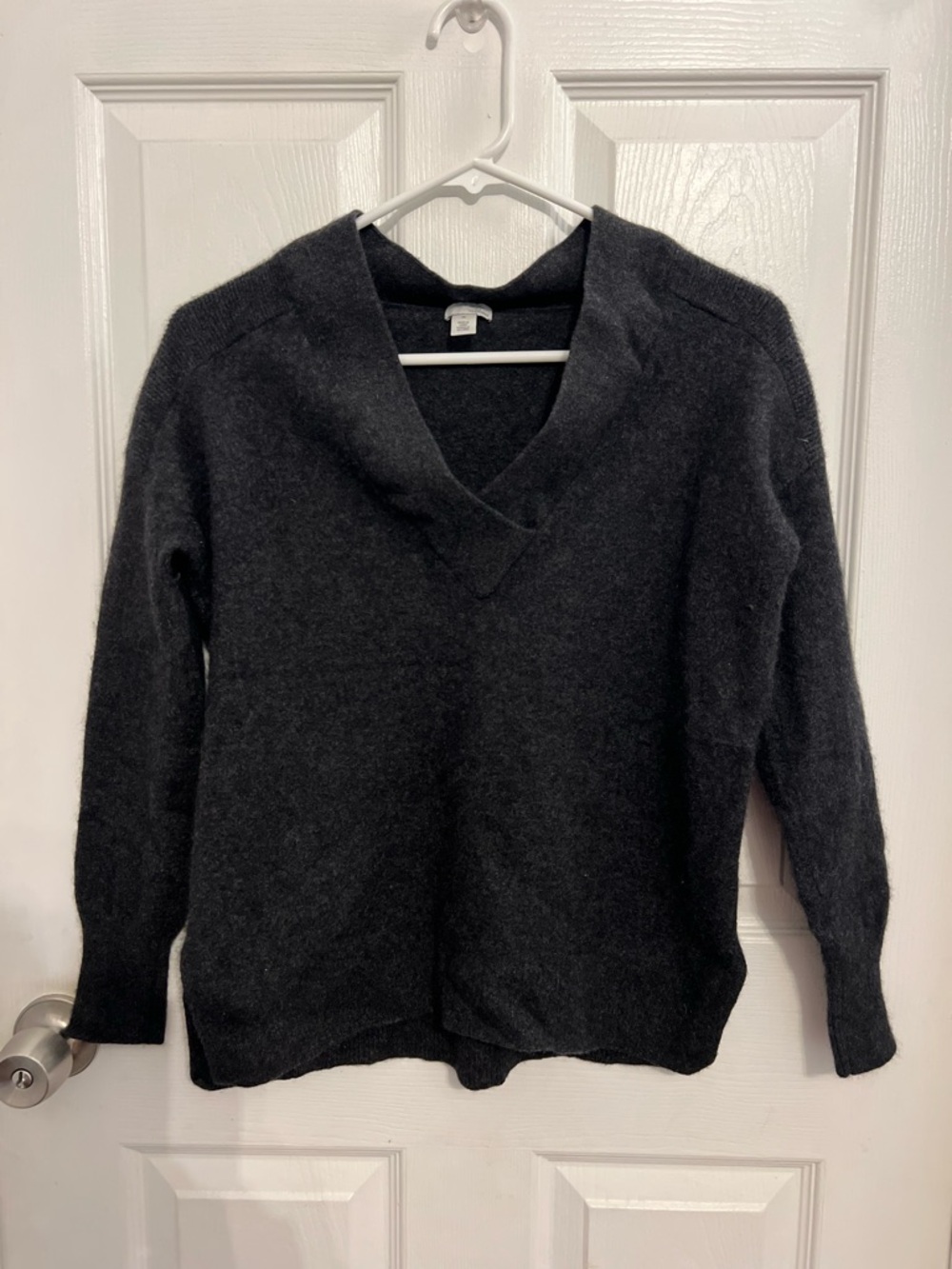 Women's Charcoal V-Neck 100% Cashmere Sweater